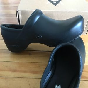 anywear Shoes - Anywear Black Clogs / women’s 9 anywear Shoes - Anywear Black Clogs / women’s 9